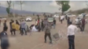 تصویری از ویدیوئی که از صحنهٔ درگیری گرفته شده و نشان می‌دهد زن گردشگر بر زمین افتاده است