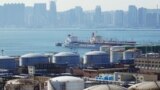 Нефтяной терминал компании China Ocean Shipping Company (COSCO) в порту города Далянь, Китай