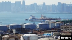 Нефтяной терминал компании China Ocean Shipping Company (COSCO) в порту города Далянь, Китай