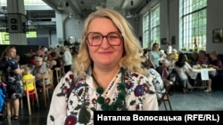 «Нам дуже важливо дати людям надію, давати людям можливість святкувати разом», – сказала у коментарі Радіо Свобода голова правління Українського дому у Варшаві Мирослава Керик