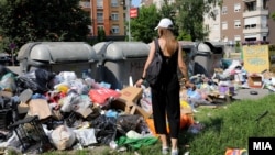Преполнети контејнери со ѓубре поради протест на вработените во „Комунална хигиена - Скопје“ - 10 јули 2023