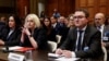 Представителите на Украйна Оксана Золотарьова и Антон Кориневич гледат как Международният съд (МС) на ООН се произнася по искането на Русия да отхвърли делото за геноцид в Украйна, 2 февруари 2024 г.