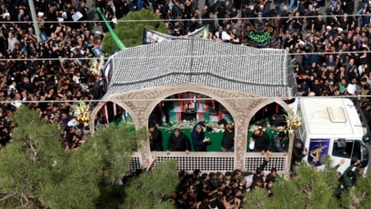 Тялото на иранския президент Ебрахим Раиси беше погребано в родния
