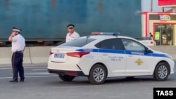 Полицейские в Дагестане патрулируют улицы в Махачкале