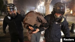 В сряда вечерта полиция е арестувала "масово", предадоха кореспондентите на Радио Свободна Европа.