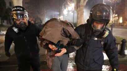 Силите за сигурност в Тбилиси използваха сълзотворен газ и водни