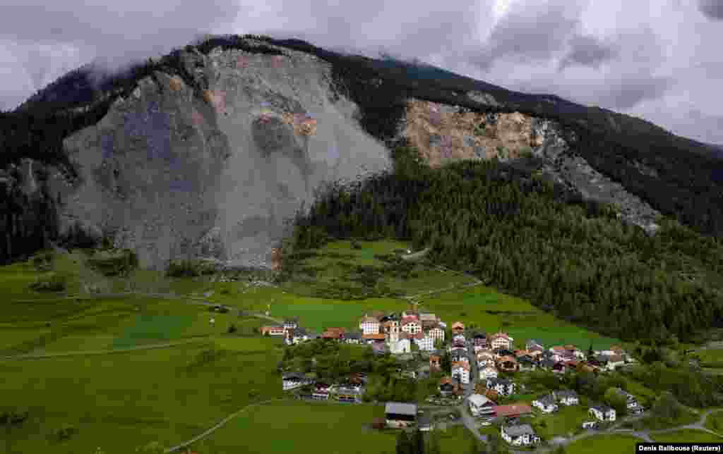 Shtëpitë e braktisura në Brienz, më 11 maj 2023.