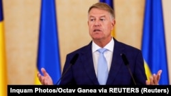 Președintele României, Klaus Iohannis, a mai fost vehiculat intern pentru funcții ale instituțiilor internaționale, cum ar fi pentru cea de Secretar General NATO.