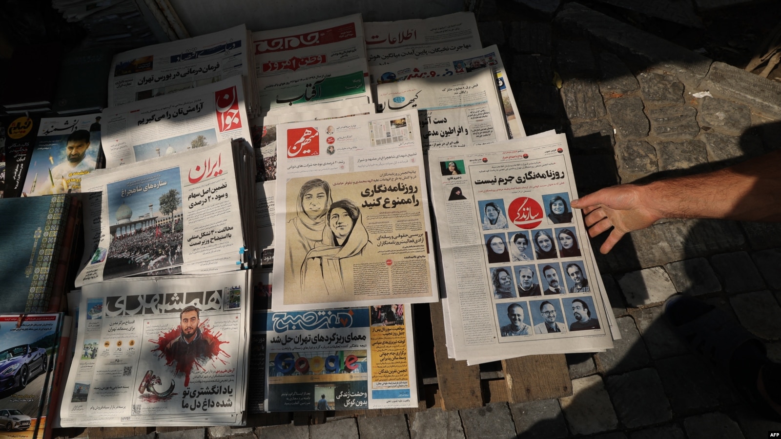 As Iran Threatens Radio Farda And Other Media, US Points To Tehran's Record Of Targeting Journalists