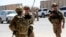 Американские военнослужащие возле военной базы Таджи под Багдадом