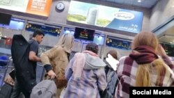 زنان بدون حجاب اجباری در یکی از فرودگاه‌های ایران