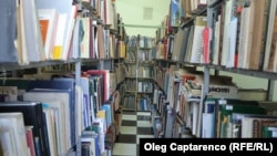 Clădirea fostului Seminar Teologic din Chișinău, în care se află actualmente o aripă a Bibliotecii Naționale a R. Moldova, găzduiește mai multe săli de muzeu și depozite în care sunt păstrate cărți rare, dar și colecții de discuri de vinil și casete video vechi