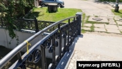 Символ украинского движения сопротивления «Желтая лента» в Крыму, Симферополь, май 2023 года