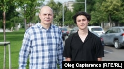 Jurnalistul Europei Libere, Eugen Urușciuc, și tânărul urbanist Victor Stratulat au înregistrat podcastul „În esență...” pe bulevardul Grigore Vieru, una dintre cele mai încărcate artere rutiere din Chișinău