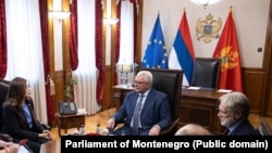 Ambasadorka Evropske unije u Podgorici Oana Kristina Popa i predsjednik Skupštine Andrije Mandić