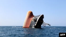 Затонувшее судно у берегов Йемена.
