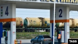 The cost of fuel has spiked in Russia amid inflation and an increase in international oil prices. (file photo)