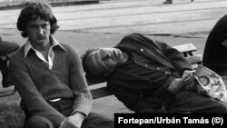 Hajléktalan a budapesti Blaha Lujza téren 1979-ben