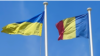 Drapelele Ucrainei și României la punctul de frontieră Isaccea.