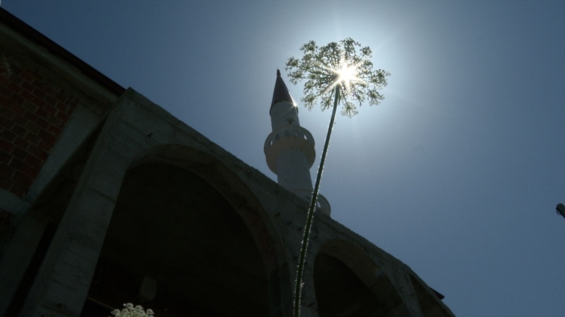 Nën hijen e minareve, selefistët përballen me akuza për radikalizëm