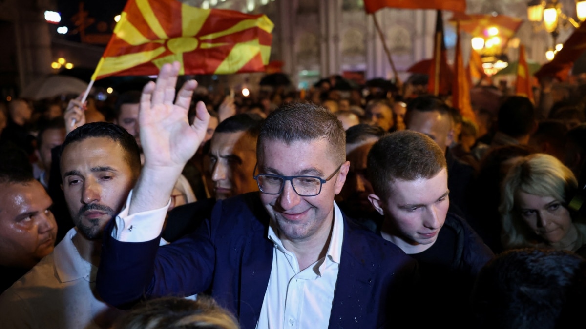 Македонските коалиции ВМРО-ДПМНЕ и Вреди преговарят за ново правителство, след