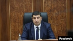 Armenia - Gyumri Mayor Vardges Samsonian chairs a session of the city council, December 13, 2023.
