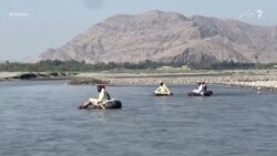  آموزگارانی که هر روز به سختی ازدریای کنر می گذرند 