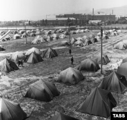 Лагерь для пострадавших в землетрясении в Дагестане, 1970 год, архивное фото