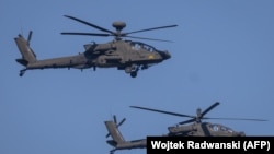 Вертолёты AH64 Apache армии США (архивное фото)