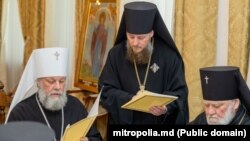 La Sinodul Bisericii Ortodoxe din Moldova, Mitropolitul Vladimir a chemat înapoi preoții plecați la Mitropolia Basarabiei.