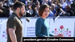 Președintele Ucrainei, Volodimir Zelenski, și președinta R. Moldova, Maia Sandu, la Summitul Comunității Politice Europene de la Bulboaca, din 1 iunie 2023.