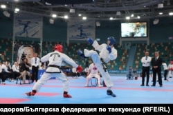  Кирил Илиев (вдясно) на финала на международното състезание. 