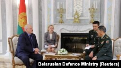 Президент Беларуси Александр Лукашенко и министр обороны Китая Ли Шанфу на встрече в Минске. Беларусь, 17 августа 2023 года