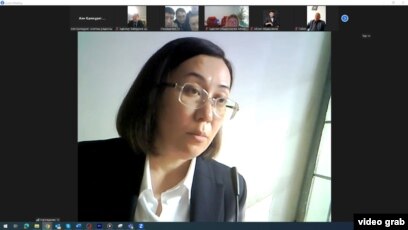 Трусикидегі жеке киска