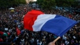 Харжамаш хилале Парижехь хIоттийначу митингехь, 2024 шо, товбеца-бутт. Гайтаман сурт