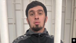 Мансур Мовлаев в зале суда по обвинению в незаконном пересечении границы Кыргызстана