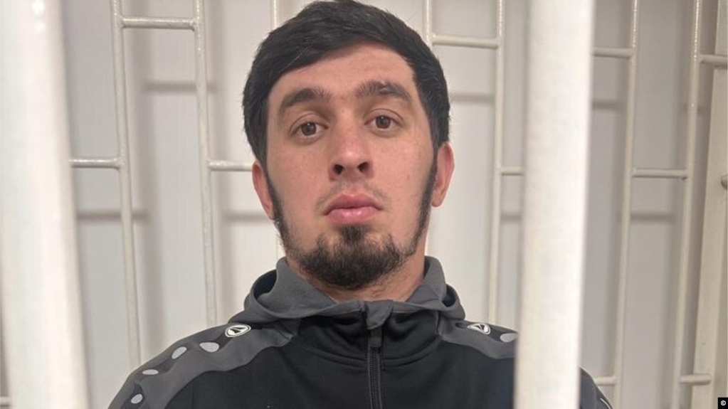 Мансур Мовлаев в зале суда в Кыргызстане, где его обвиняли в незаконном пересечении границы