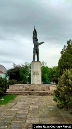 Monumentul Soldatului Necunoscut din Târgu Mureș a fost inițial al Soldatului român.