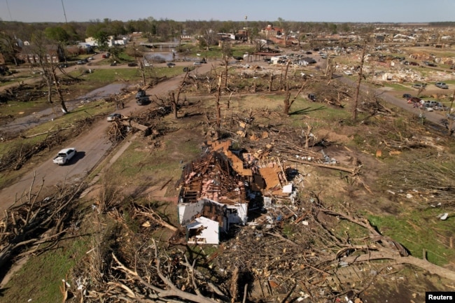 Shkatërrimi në Misisipi pas tornados vdekjeprurëse.