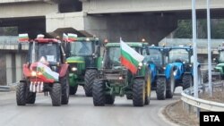 Земеделците се разделиха на две основни групи, като от втората поискаха и оставката на министър Кирил Вътев.