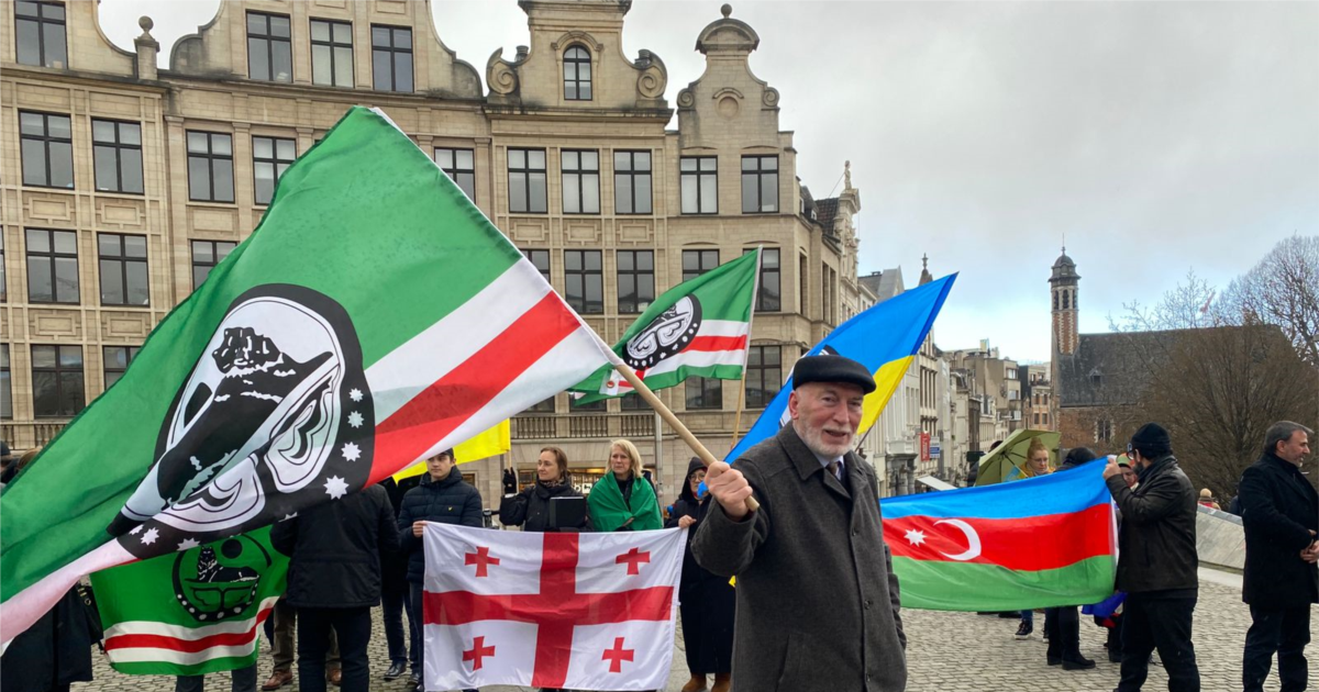 Чеченская диаспора в Брюсселе провела акцию к годовщине войны в Украине ...