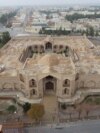 Kuhpajeh karavan-saraj je 300 godina star hotel koji se nalazi u gradu Kuhpajeh u iranskoj provinciji Isfahan.<br />
<br />
Iranske stoljećima stare gostionice uz cestu, ili karavan-saraji, dobili su UNESCO-ov status svjetske baštine 17. septembra. Odabranih 54 karavan-saraja &quot;smatra se najutjecajnijim i najvrjednijim primjerima iranskih karavan-saraja. Oni otkrivaju širok raspon arhitektonskih stilova, adaptacija klimatskim uvjetima i građevinskim materijalima rasprostranjenim tisućama kilometara i građenim stoljećima&quot;, rekao je UNESCO odbor.