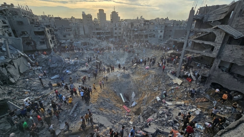 Воздушен напад врз бегалски камп во Газа, најмалку 50 лица се загинати 