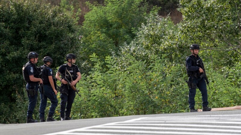 Косоводо куралчан топтун чабуулунан полиция кызматкери набыт болду 