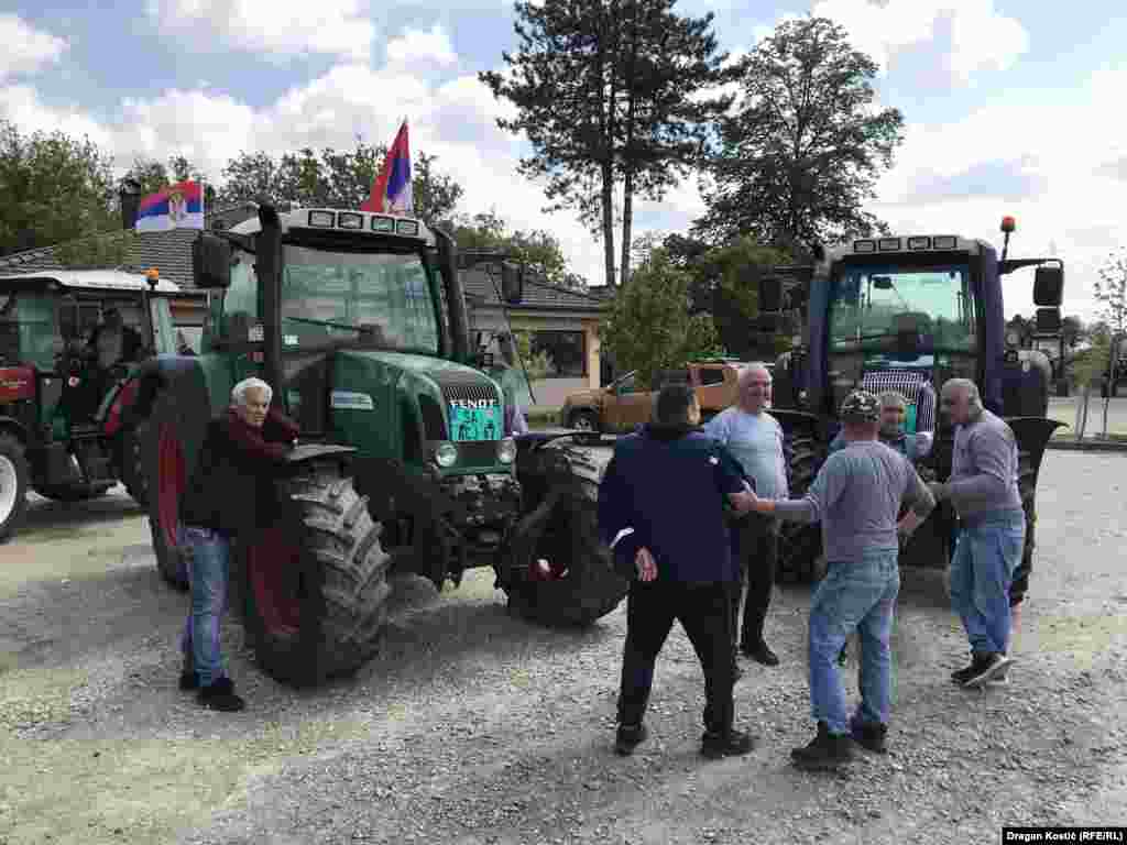 Na listi zahteva je i da se uvede zaštitna taksa na mlečne proizvode koji se uvoze iz Evropske unije i država potpisnica sporazuma CEFTA, a to su Albanija, Bosna i Hercegovina, Bugarska, Hrvatska, Makedonija, Moldavija, Rumunija i Crna Gora.