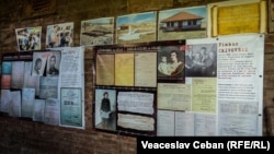 Expoziția „Basarabenii în gulag”, care cuprinde documente, fotografii și bunuri ale celor deportați, organizată într-un vagon de marfă – un prototip al vagoanelor în care au fost transportați moldovenii spre Siberia.