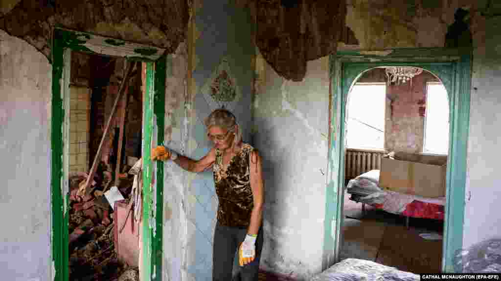 Pa ndihmë të jashtme, procesi i rindërtimit do të marrë kohë të konsiderueshme. Autoritetet në Kiev kanë krijuar programe për t&rsquo;iu ndihmuar atyre që u janë dëmtuar apo shkatërruar shtëpitë gjatë luftës.