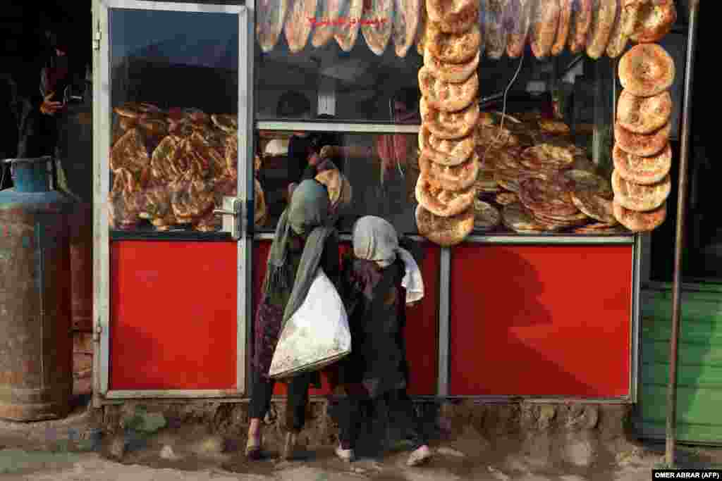 Afghan children buy bread from a bakery in Fayzabad in Badakhshan Province.