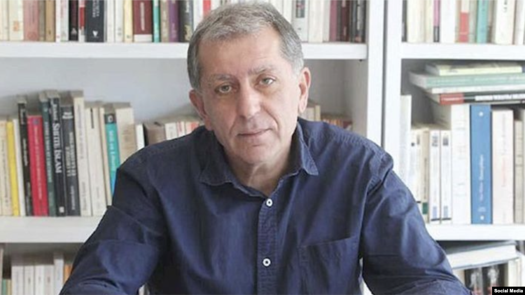 مراد ثقفی، صاحب امتیاز و مدیر مسئول مجلهٔ «گفتگو»
