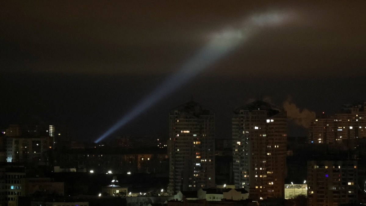 В Україні вночі оголошували повітряну тривогу, небезпека тривала кілька годин